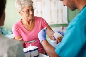 elderly woman seeing a wound care specialist