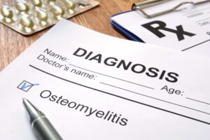 diagnosis pad with osteomyelitis written out